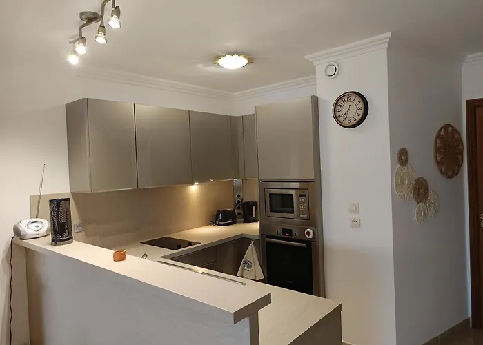 Апартаменти 2 Pieces Terrasse Proche Сен-Рафаель