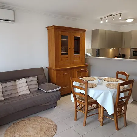 2 Pieces Terrasse Proche Saint-Raphael (Var)