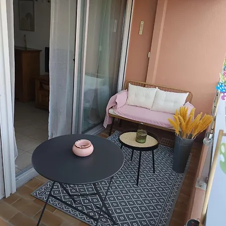 2 Pieces Terrasse Proche * Saint-Raphael (Var)