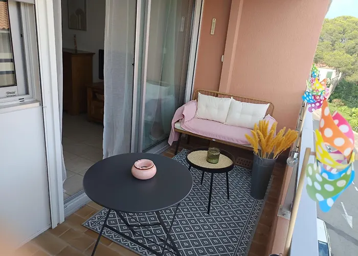 2 Pieces Terrasse Proche * Сен-Рафаэль